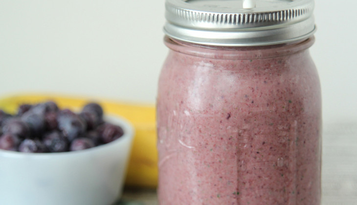 Kale Berry Smoothie + VIDEO