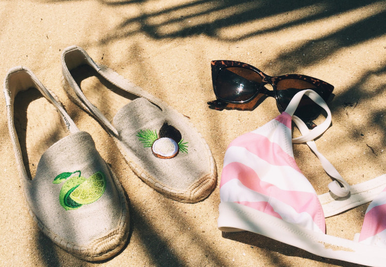 marianna hewitt travel blog jamaica inn ochos rios soludos stripe bikini sand sunglasses